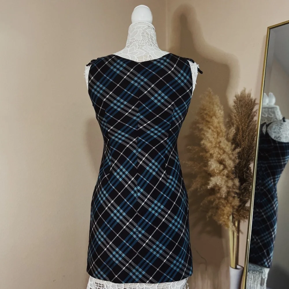 Authentic Burberry dress - Picture 2 of 16